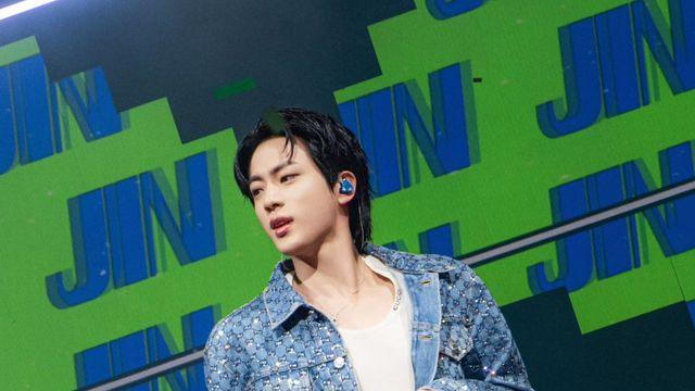 'Worldwide Handsome' 진, 데님에 화려함을 더하다