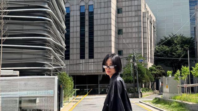 나나, 올블랙 트레이닝 무드로 도심 스트리트 장악