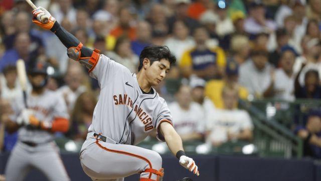 이정후, 3경기 만의 멀티출루로 역전승 발판…실점 막는 슬라이딩 캐치까지