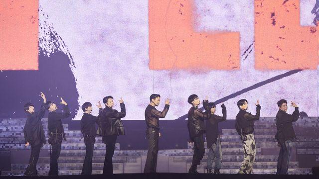 스무살 슈퍼주니어, 이래서 '리빙 레전드'…압도적 '슈퍼쇼 10' [IS리뷰]