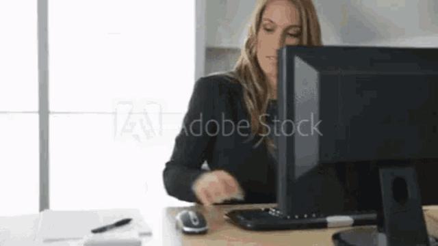 상사가 보고있지만 할일이 없을때 직장인들