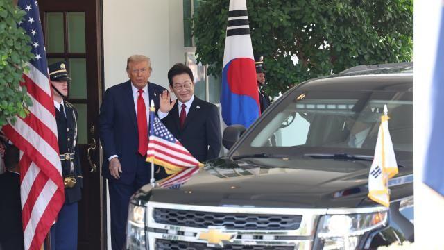 李, 트럼프와 악수 나눈 후 백악관 입장…정상회담 진행