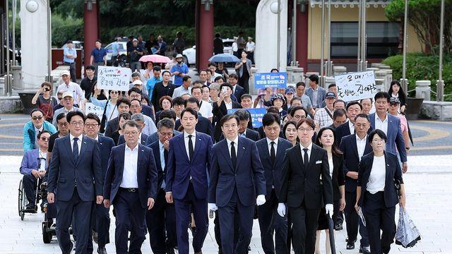 조국 방문에 쏠린 호남의 시선…혁신당·민주당 경쟁체제 되나