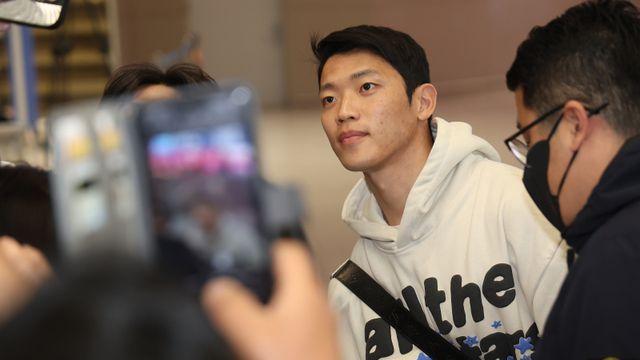 10분 뛰는데…“황희찬 방출 막는다” HERE WE GO 공언, 결국 울버햄프턴 남는다