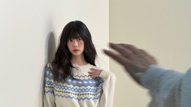 김민주, 캠퍼스·주말까지 완벽 소화할 프리폴 니트 스타일링