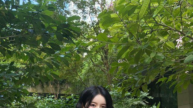 시은, 청초한 올화이트 룩으로 ‘여름 화보’ 완성