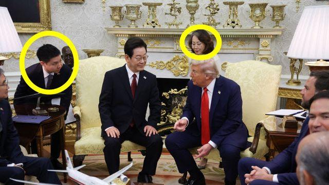 李 대통령 옆 젊은 남자 누구? 1호 통역관 조영민 ‘데뷔전’