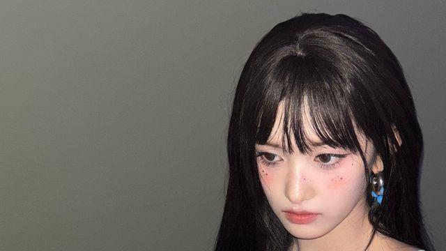 “Y2K 인형 모드 ON” 아이브 이서, 별글리터 치크로 완성한 ‘키덜트 슬립톱 룩’