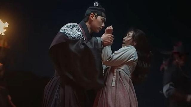 화제의 청불작도 못한 걸…단 2회 만에 넷플릭스 40개국 1위 휩쓴 '한국 드라마'
