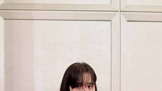 신현빈, 단정한 니트에도 러블리 무드 장착