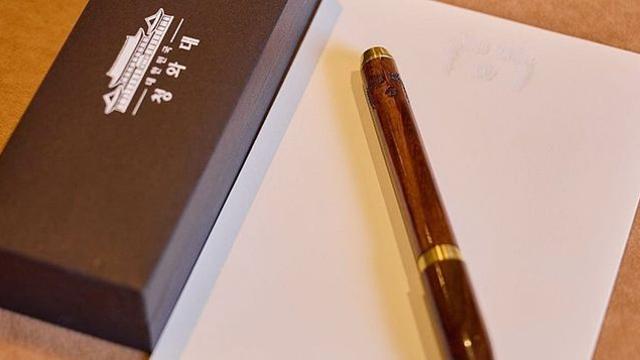 트럼프, '이재명 대통령 펜' 칭찬에 모나미 주가 크게 올라