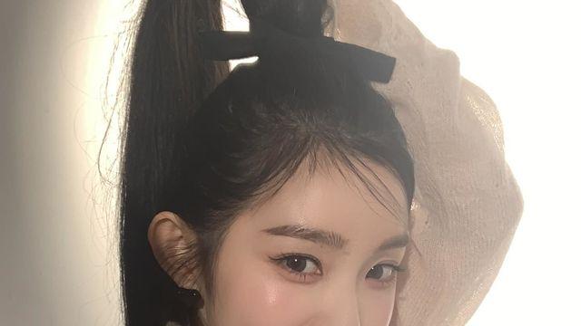 KGMA MC 확정한 아이린, 시스루 니트 셀피로 근황 예열