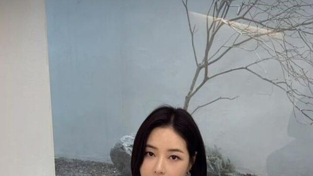 신혼 박하나 만족스런 미소…단발 찰떡 소화