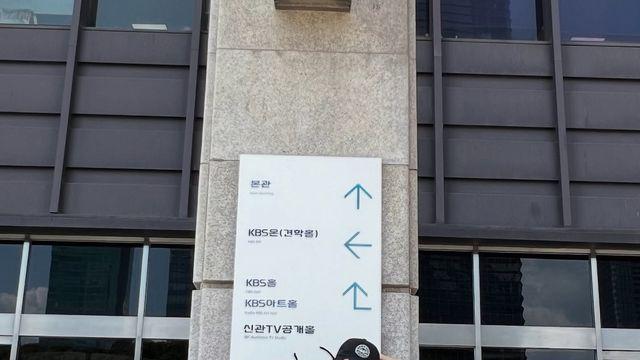 걸크러시 여왕 김서형의 여의도 한복판 데일리룩