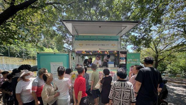 부산도시공사, 무더위 속 영구임대아파트에 ‘시원한 팥빙수’ 선물