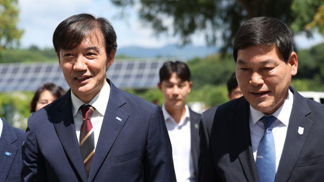 조국, 민주당 꺾고 당선된 담양군수와 면담…