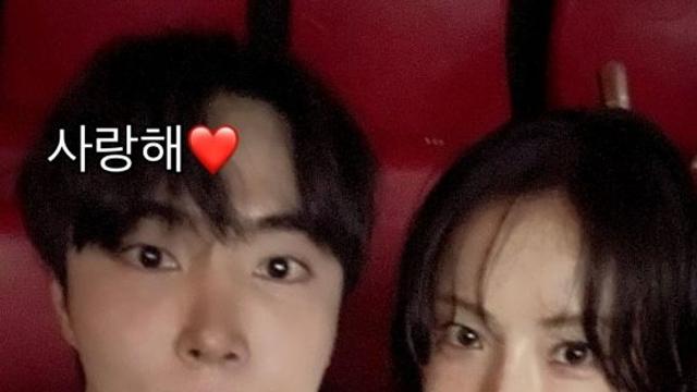 이다희, 남동생 이태희와 다정한 투샷 “사랑해♥” [AI 포토컷]
