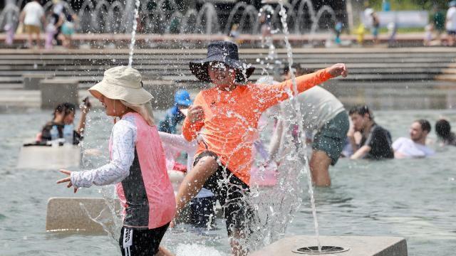 [내일 날씨] 늦여름 더위 기승...수도권·충남권·제주 소나기