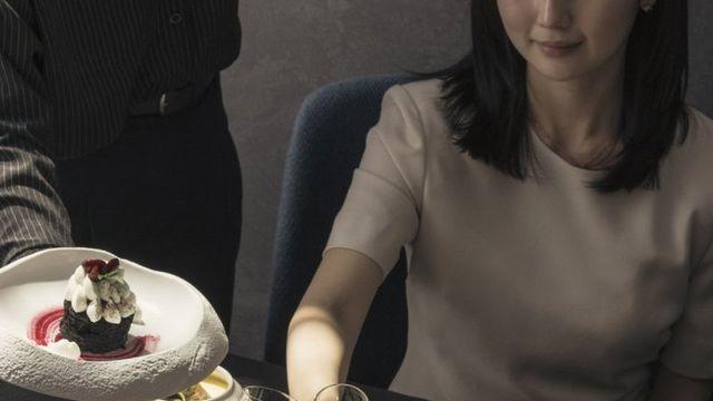 미식, 흑백의 캔버스에 피어나다