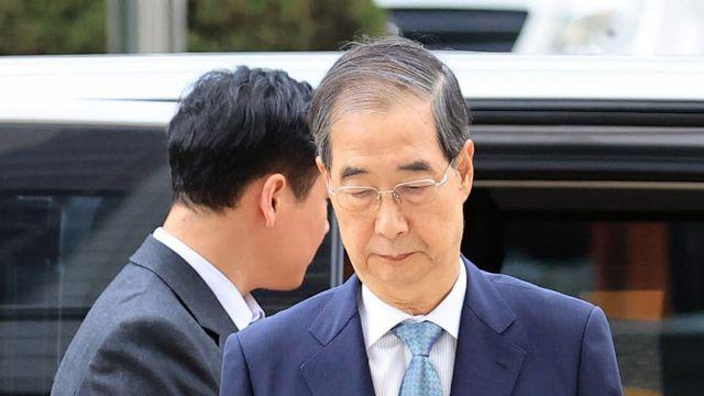 사상 첫 전 총리 구속 심사 마친 한덕수, 서울구치소서 대기