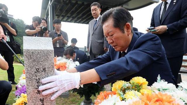 대전현충원 찾은 정청래 
