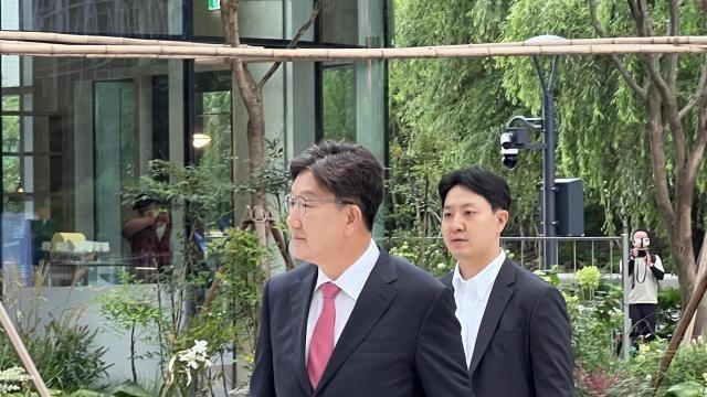 권성동, '통일교 청탁 의혹' 첫 특검 출석…