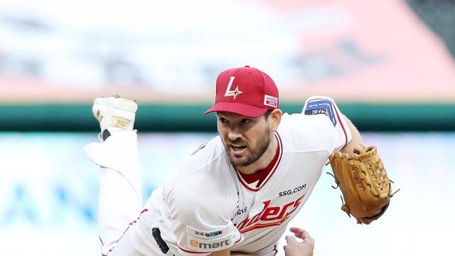 앤더슨, KBO 역대 최소 이닝 200탈삼진 신기록…그러나 6연패 탈출 KIA 미소, 위즈덤 생일 자축 타점