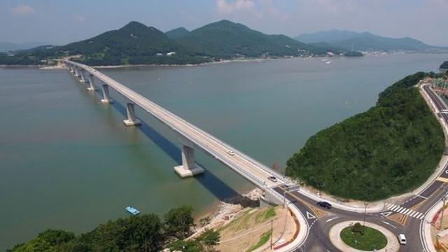 인천 석모대교에 차량 세우고 사라진 20대…이틀만에 숨진 채 발견