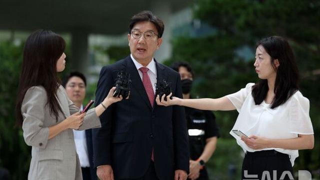 '통일교 금품수수' 권성동, 특검서 13시간 조사…접촉·관계 추궁