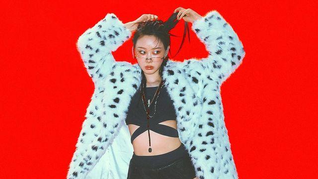 지젤, ‘Rich Man’ 앞두고 치명적 포즈…시선 강탈한 레오파드 퍼 코트