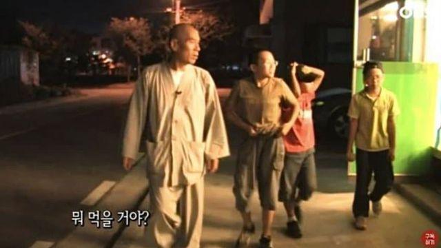 성장기 동자승에겐 고기를 먹이는 불교