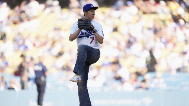 손흥민이 청바지 입고 야구장에? ‘깜짝 시구’에 MLB 환호