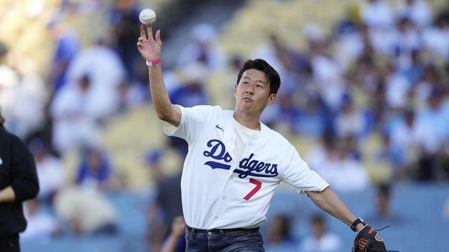 'LA 슈퍼스타' 손흥민, 다저스 홈경기서 시구…팬들 