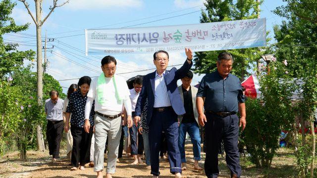 괴산 힐링형 건강공간 성황천 맨발숲길 임시 개장