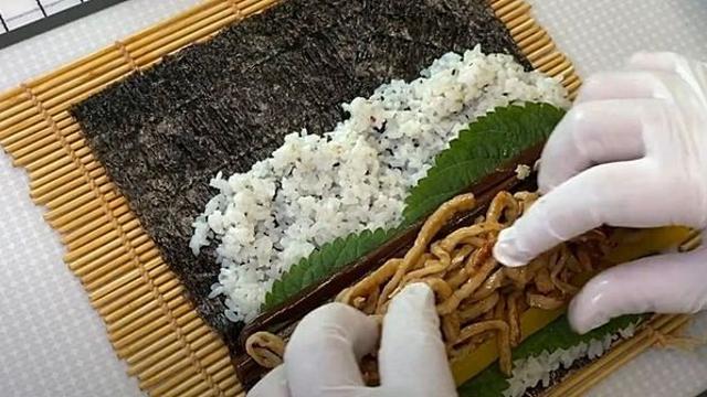 요즘 김밥 쌀 때 자꾸 옆구리 터지죠? 원인을 찾았습니다