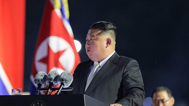 김정은, 중러 정상과 어깨 나란히…다자 외교무대 첫 등장