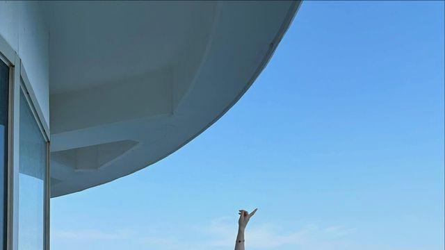 류화영, 순백의 여름 해방감…DJ RYU의 또 다른 얼굴