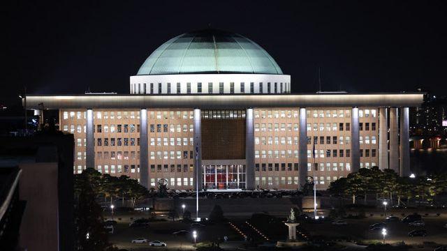 尹 15차 공판 6번째 불출석…국회 투입 軍증인 법정 증언