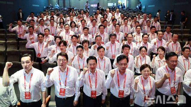 통합으로 단일대오 방향 잡는 장동혁…조경태 포용, 전한길 배제 기류