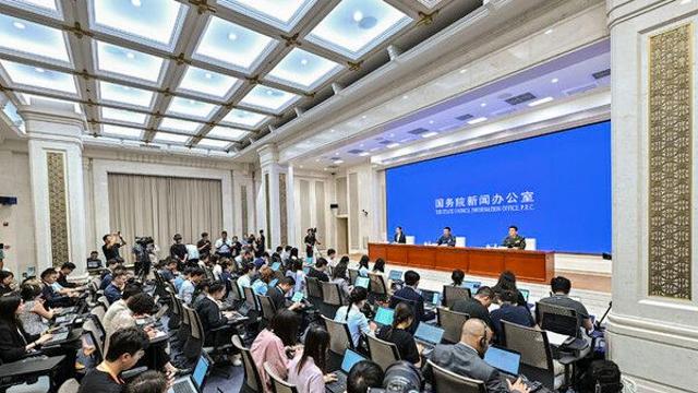 北최고지도자, 71년만에 톈안먼 성루 오른다…김정은, 中열병식 참석