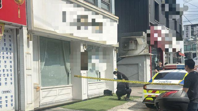 벽돌로 애견숍 문 깨고 들어가 강아지 훔친 여성…긴급체포