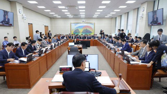 '기약없는 법 통과'…한달에 딱 '2시간' 법안 심사한 정무위[지금 금융가는]