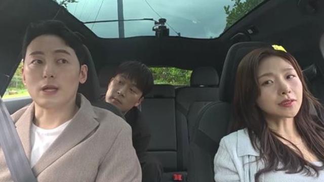 '인기녀' 명은, 도형-인형 신경전에 