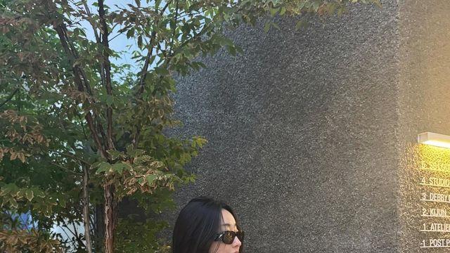 경리, 시크한 블랙 와이드팬츠에 여름 감성 한 스푼