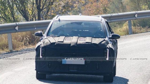 기아 엑씨드, 3년만에 대대적으로 손본다… 국내·유럽도로에서 연속 포착