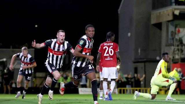 EPL 맨유, 리그컵서 4부리그 팀에 승부차기 패배 '굴욕'