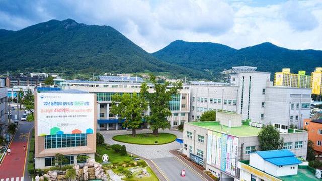 '외가 문중 땅 꽃단지 특혜 의혹' 경찰, 구복규 화순군수 불송치
