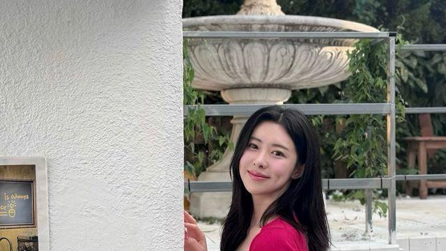 이유빈, 청량 데님 스커트로 완성한 여름 데이트룩