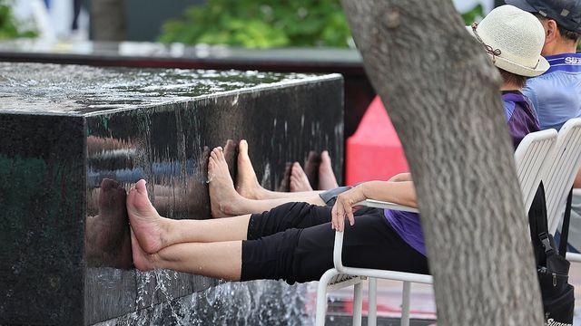 부산·울산·경남 가끔 구름 많고 무더워…최고 기온 32∼35도