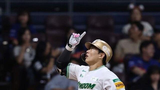 MLB 스카우트 앞 눈도장 찍은 키움 송성문, 빅리그 꿈 영글어간다